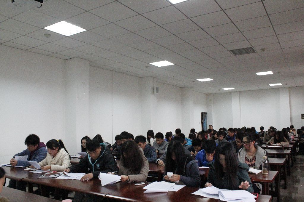太阳成官网举行团、学、新、志阶段性总结大会