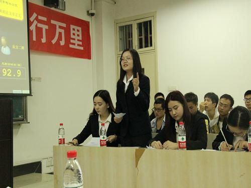 群雄舌战展雄风 争锋相对辩天下——太阳成官网举办三院联合辩论赛