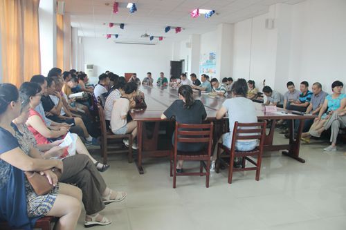 太阳成官网召开新学期教工党员大会