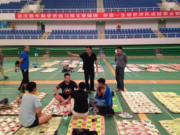 中南大后勤保障部、体育部、物业中心、tyc234cc 太阳成集团等相关单位联合安置受灾学生